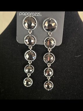 NWT Silver Metallic Faceted Drop Earrings